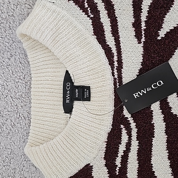 Women' Zebra Print Crew-Neck Pullover Sweater - Picture 6 of 6